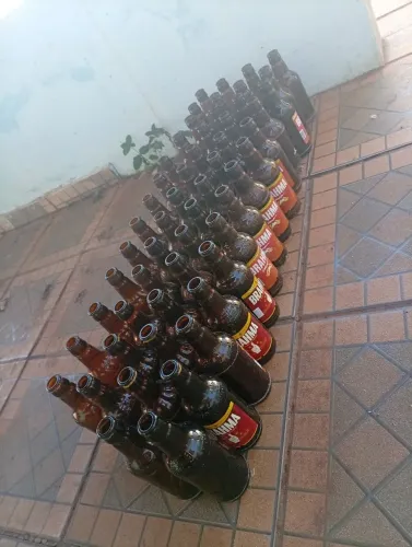 54 casaquinhos de cerveja vazios 