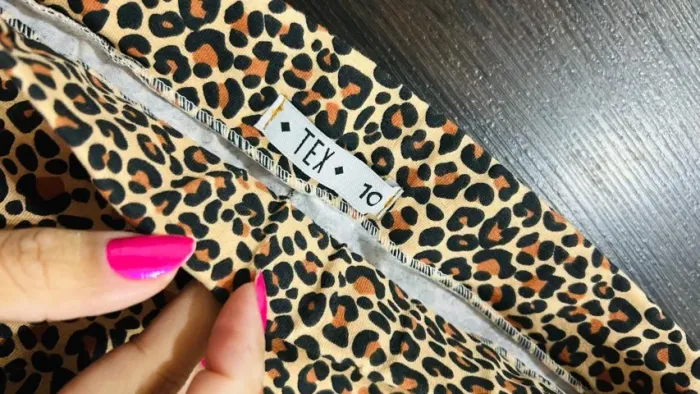 CONJUNTO INFANTIL CALÇA ANIMAL PRINT E BLUSA PELUCIADA TAMANHO 10 R$ 50,00