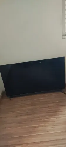Vendo TV Philco LCD de 49 polegadas, 6 meses de uso com tela trincada!