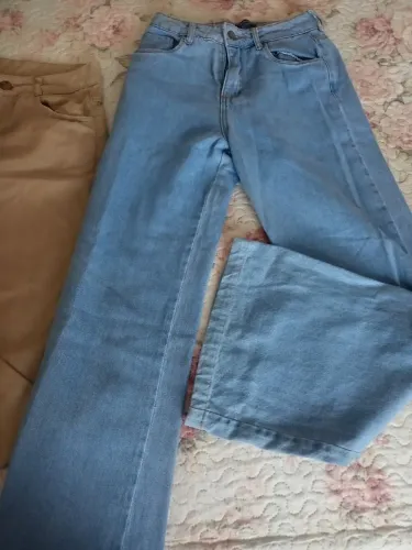 Calça pantalona azul e caqui, 100 reais as duas 