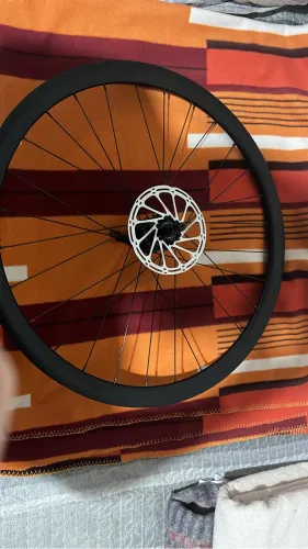 Roda MTB/Road traseira (Aro Vzan Concept 700c + Cubo Koozer XM490 pro)