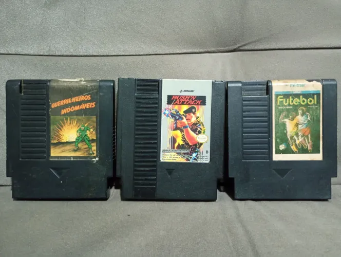 Lote cartuchos NES - Futebol (c/defeito), Rush'n Attack e Guerrilheiros Indomáveis 