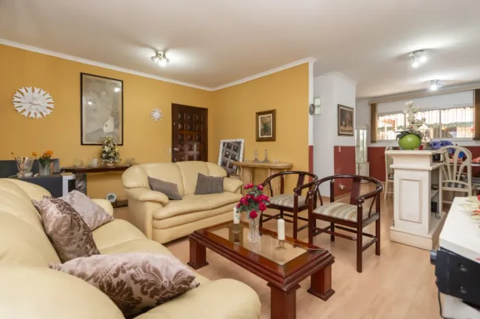 Casa para venda em Cupecê com 3 quartos, sendo 1 suíte, 200m²