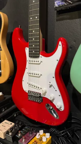 Guitarra Vermelha Poseidon stratocaster marquês GT172 nova e regulada