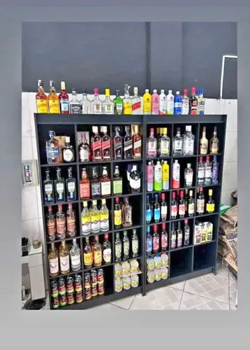 Confira modulos para adegas e lojas em geral