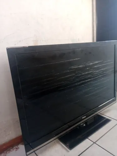 Televisão philco 42 polegadas, está dando imagem, mais a tela fica um pouco azul,