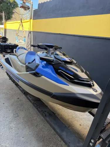 Jet ski Wake 2025