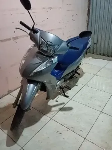 A moto tá nova poucos km rodada, motivo da venda,quero compra uma 300 é moto de procedên..