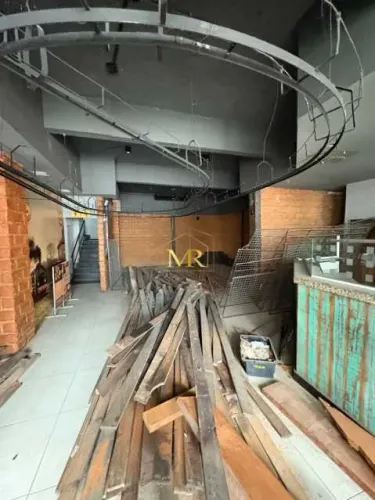 Loja Comercial para Locação - Freguesia (Jacarepaguá) - 120 m² com Fachada Ampla e Alto Fl