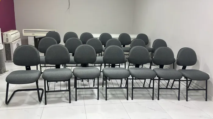 Cadeiras de auditório Movenord em perfeito estado