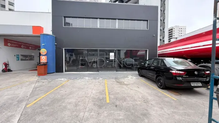 Alugue salão comercial no Anália franco.