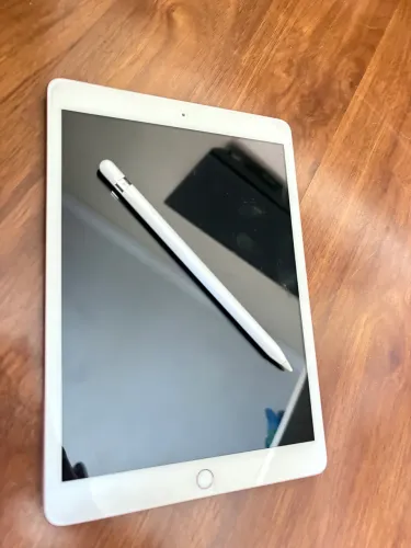 iPad 8 com Apple Pencil 
