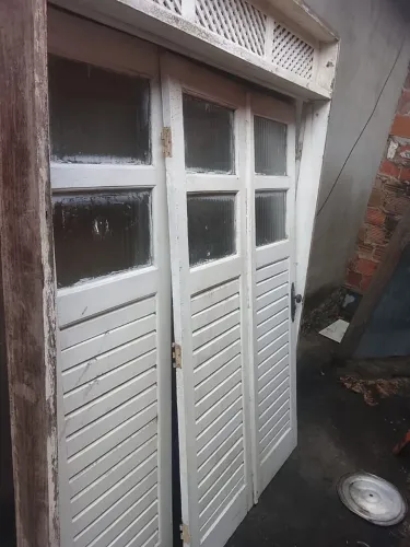 Portas e janelas antigas usadas em bom estado 