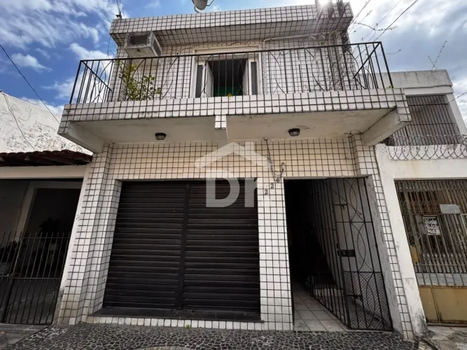 Linda casa para venda em Belém - PA, Bairro Campina: 4 quartos, 3 suítes, 2 salas, 4 banhe