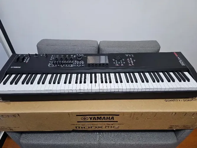 TECLADO SINTETIZADOR YAMAHA MODX M8 NOVO