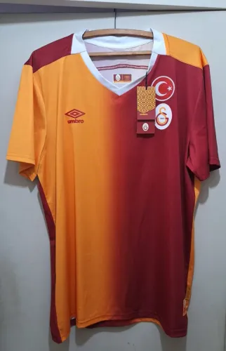 Camisa do time de volei masculino do Galatasaray, da Turquia. Original; sem uso. Tamanho L