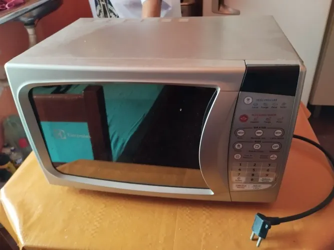 Microondas 20L e Batedeira - os dois por 300 reais - LEIA A DESCRIÇÃO