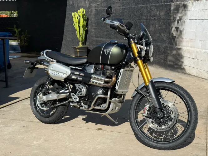 Triumph Scrambler 1200 XE verde pneus novos 2023