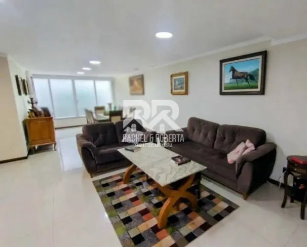 Apartamento de 3 quartos com dependência no Alto
