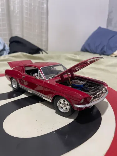 Miniatura Ford mustang gta 1967 1/18