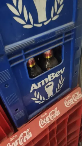 Vasilhame de cerveja e coca