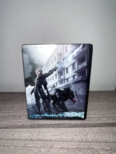 Metal Gear Rising Revengeance Steelbook PS3 Usado em Ótimo Estado