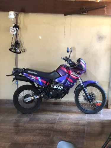 Moto motor sequinho não fuma só pega e anda moto muito forte 