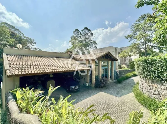 CASA EM CONDOMÍNIO À VENDA EM EMBU DAS ARTES