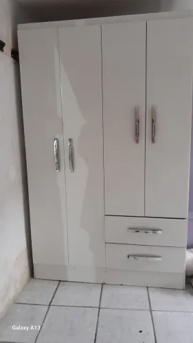 Guarda-roupas usado