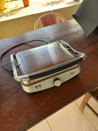 Grill Elétrico Oster Bioceramic 2 em 1 1.500W - 110V. 