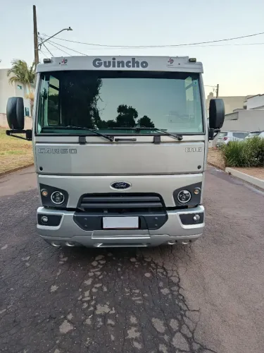 GUINCHO FORD CARGO 816 S Baixo km ( 88,000