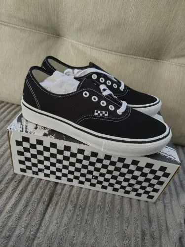 tênis skate authentic black white