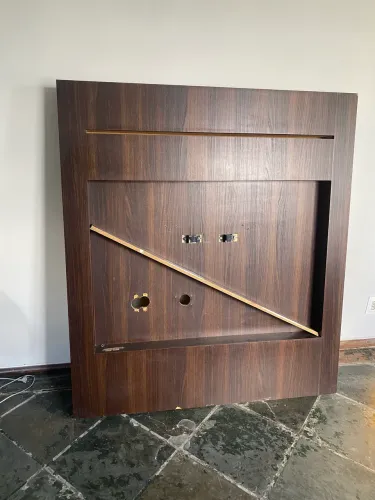 Painel para TV com prateleira 