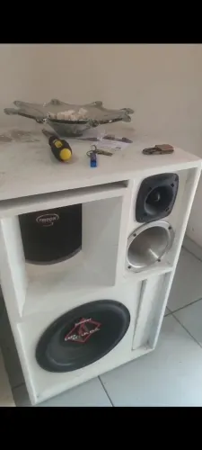 Som com 2caixas e duas potências