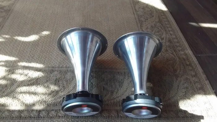 Par Driver JBL 110rms 8 ohms com cone alumínio
