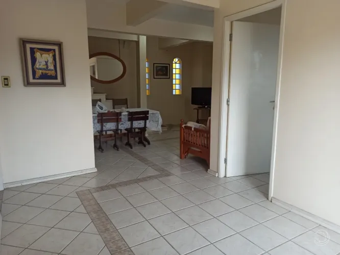 Casa com 270m² e 10 quartos sendo 2 suítes no Pantanal