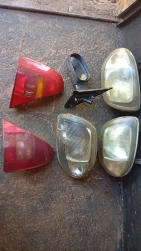 Vendo farol do Reno Clio 2003