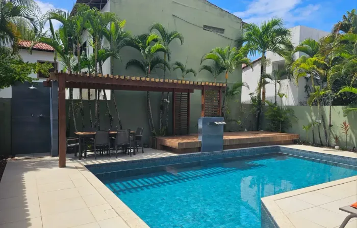 Excelente casa com 5 quartos a venda em Guarajuba