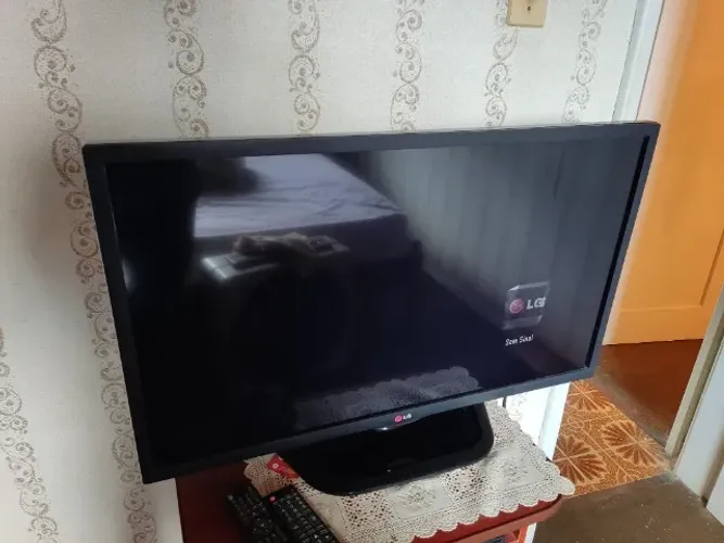 TV LG 32" LED Modelo 32LN536B - Funcionando - com Controle Remoto