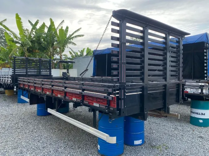 Carroceria de Madeira 6.35 Metros Caminhão ¾.