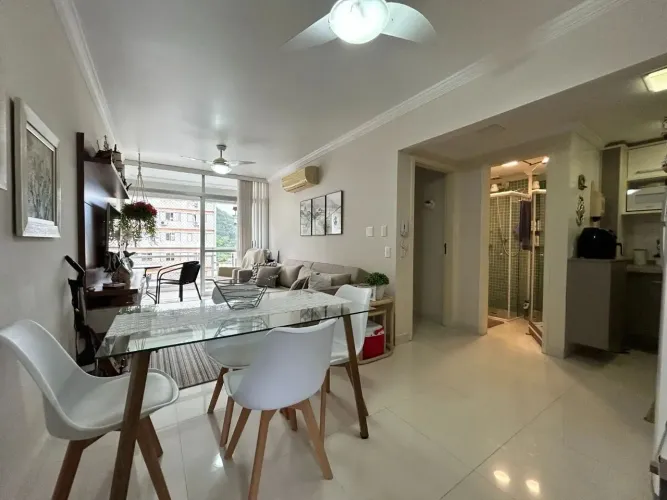 Apartamento próximo à praia com lazer  Pitangueiras  Guarujá