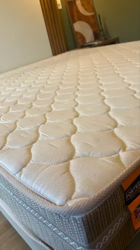 Colchão king size muito bem conservado