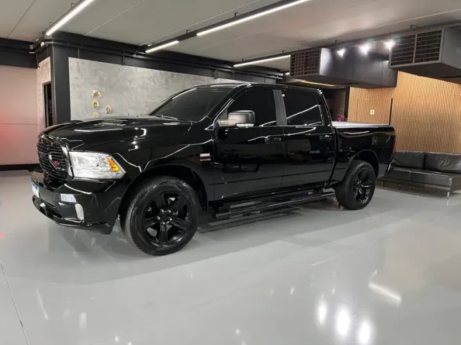 Ram Classic Laramie 5.7 V8 16V Gasolina 4X4 Aut. 2022