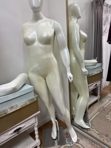 Manequim expositor de roupas