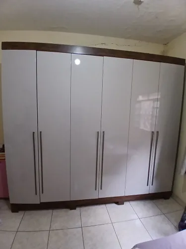 Guarda roupa excelente