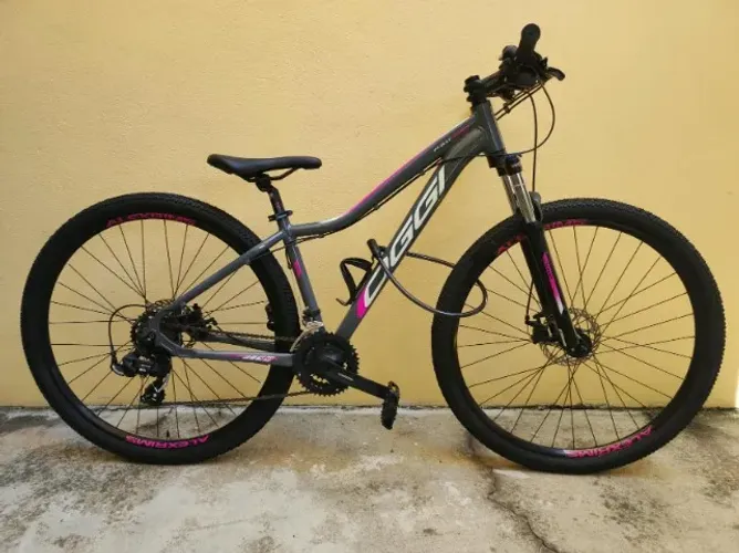 Bicicleta OGGI Float, quadro 15 aro 29 - usada 3 vezes