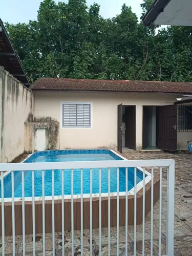 Casa lote inteiro com piscina em Mongaguá Sp