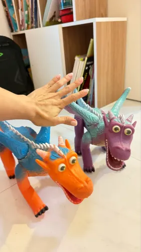 Kit dinossauros de brinquedo