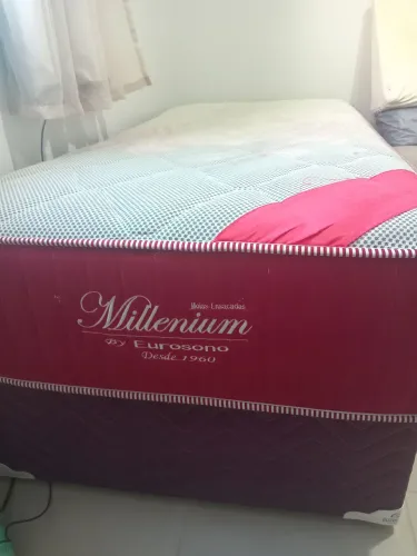Colchão solteiro mola ensacada com a base