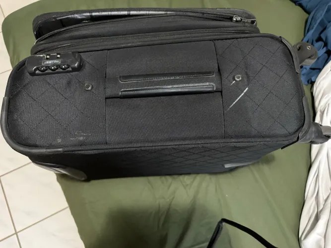 Mala de mão Sestini com 4 Rodas - Preta  Vendo mala de viagem Sestini, na cor preta